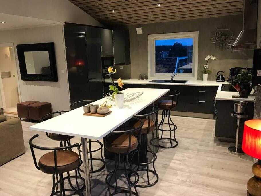 Topp Moderne Suite. Larvik Extérieur photo